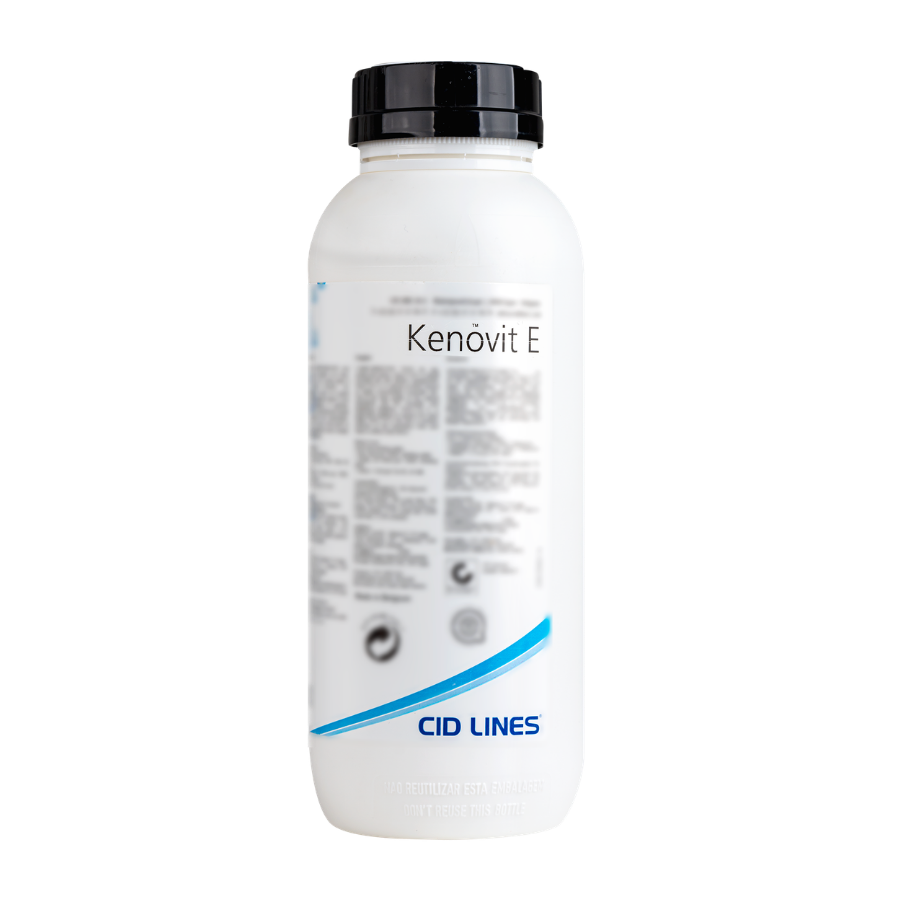 Kenovit E marki CID LINES — butelka profesjonalnego środka chemicznego/płynu do dezynfekcji powierzchni.