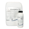 Na zdjęciu dwa opakowania chemicznego produktu Kenomix — duży kanister Kenomix SD (19 L) oraz mniejsza butelka Kenomix Activator (1 L).